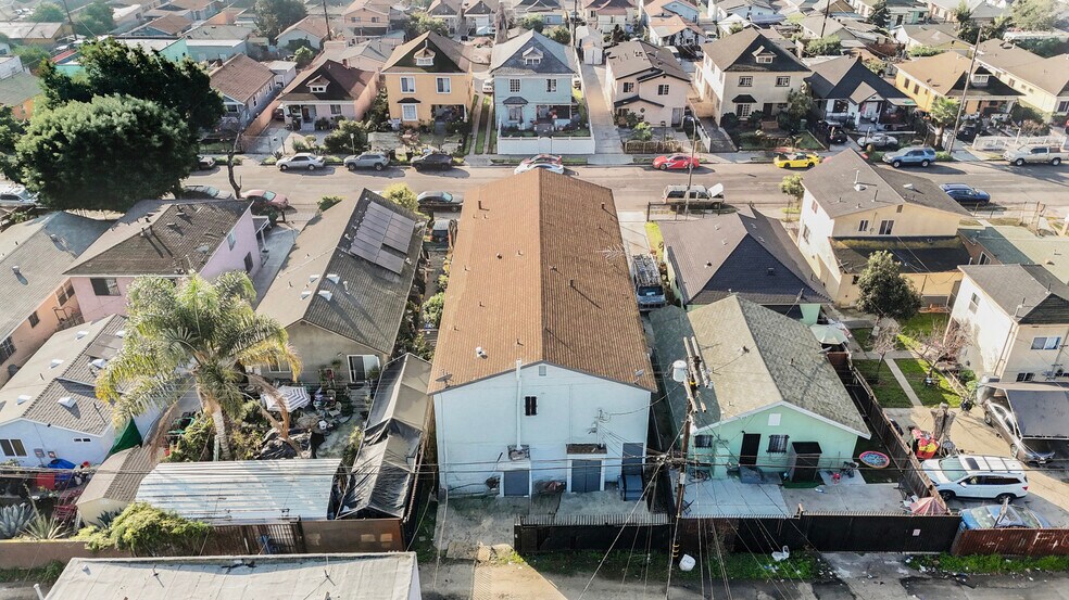 More Photos Of 211 E 55th St, Los Angeles Apartments For Sale