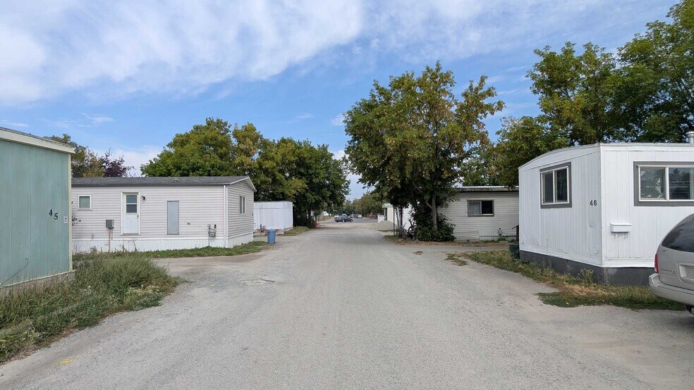 More Photos Of 2025 N 10th St, Cranbrook Manufactured Housing Mobile Home Park For Sale
