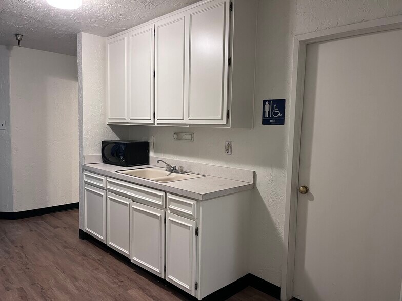 More Photos Of 10814 Los Vaqueros Cir, Los Alamitos Warehouse For Lease