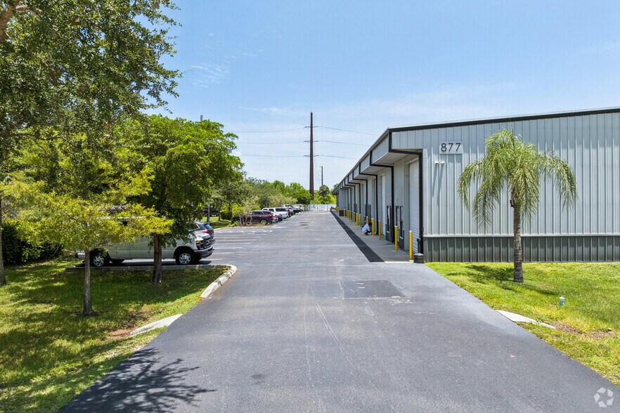 More Photos Of 877 NE 27th Ln, Cape Coral Distribution For Lease