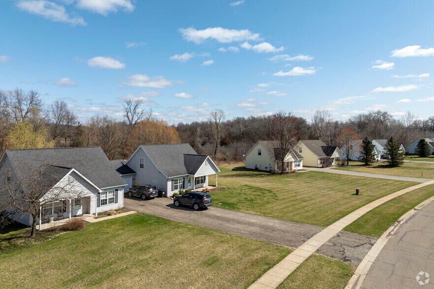 More Photos Of 711 Cattail Ln, Pinckney Apartments For Sale