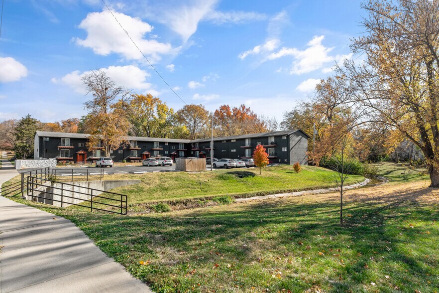 More Photos Of 341 E Loula St, Olathe Apartments For Sale