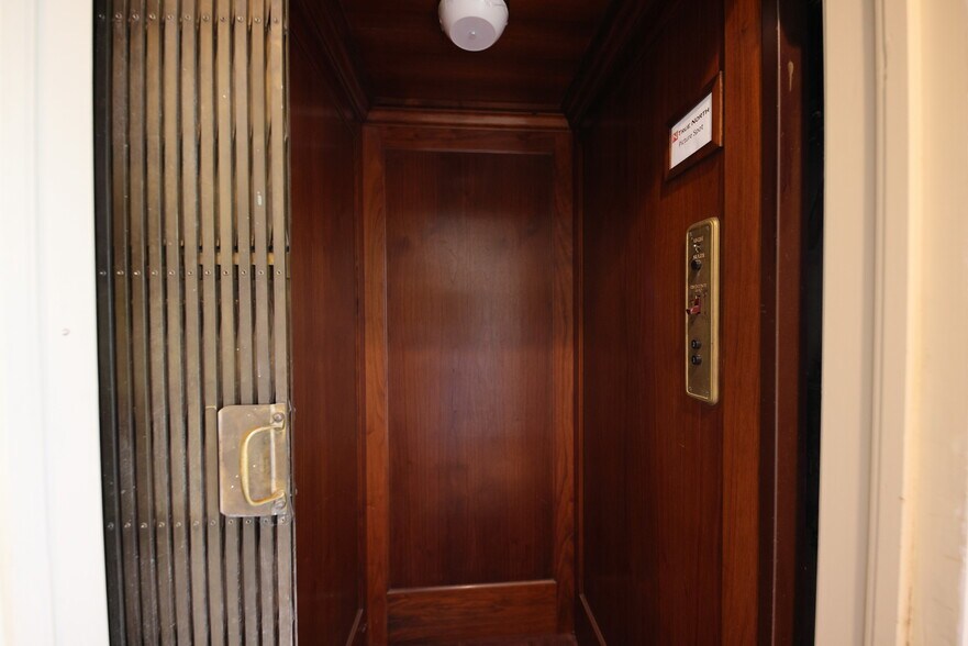 More Photos Of 12 Lotus Ave, Chester Specialty For Sale