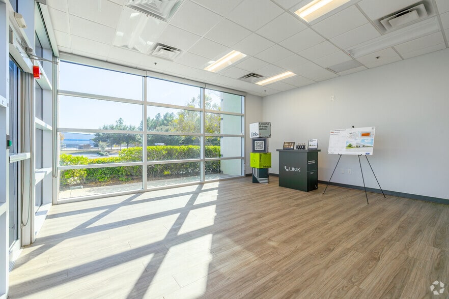 More Photos Of 12400 Presidents Ct, Jacksonville Warehouse For Lease