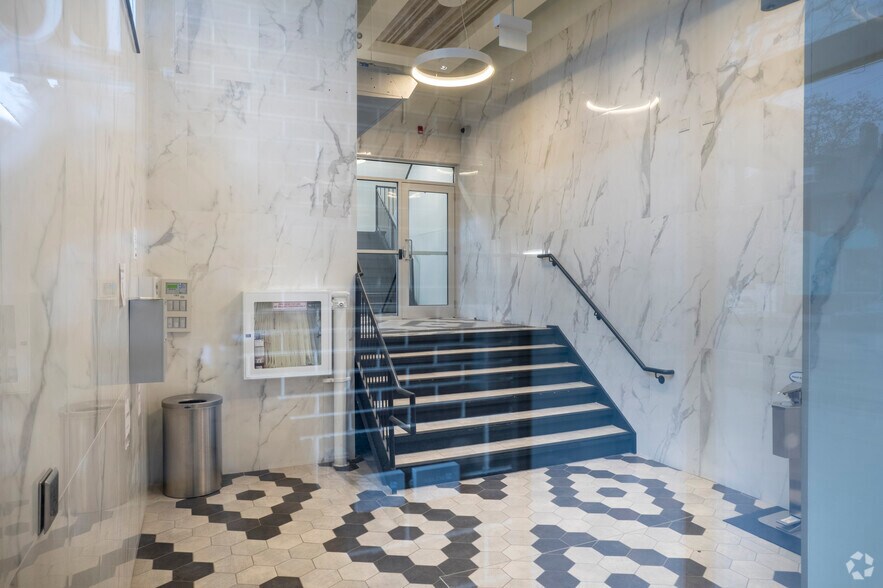 More Photos Of 491 College St, Toronto Office For Lease