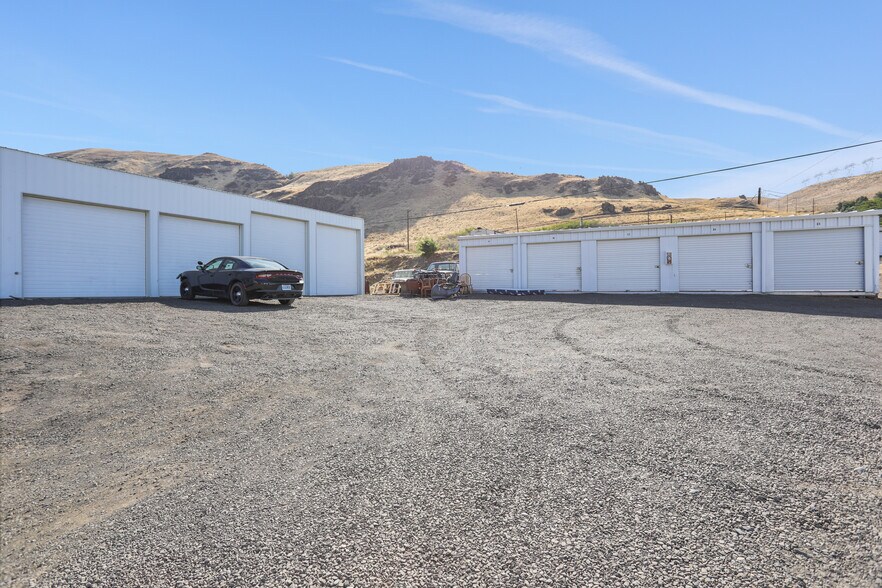 More Photos Of 606 E 1st, Rufus Convenience Store For Sale