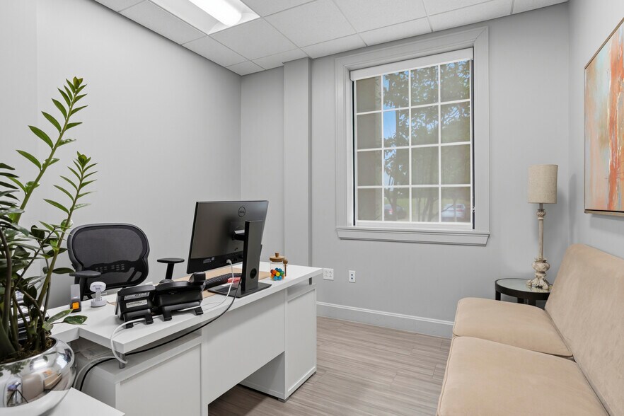 More Photos Of 160 Fountains Blvd, Madison Medical For Sale