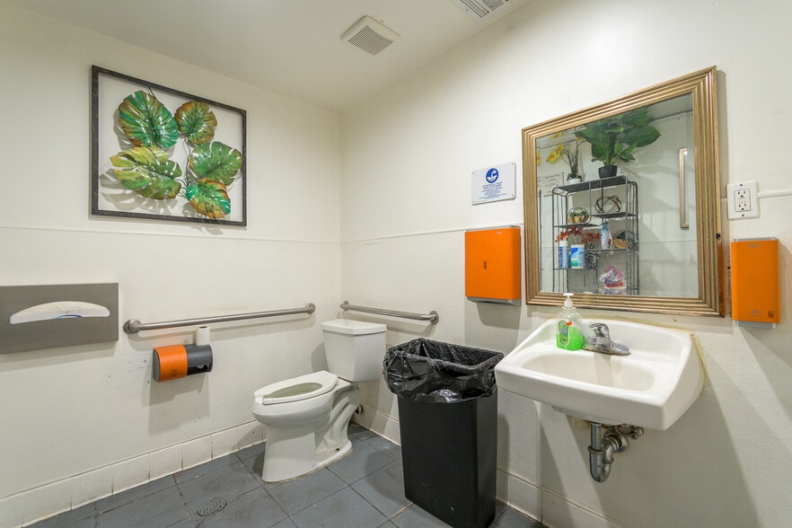 More Photos Of 853 E Manchester Ave, Los Angeles Restaurant For Sale