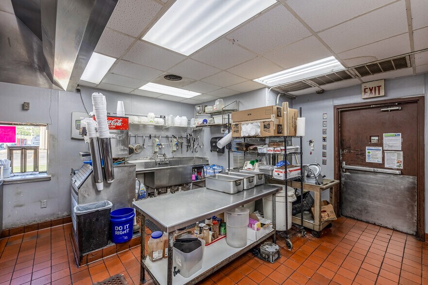 More Photos Of 497 E Blackstock Rd, Spartanburg Restaurant For Lease