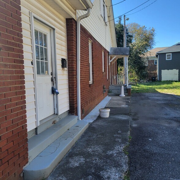More Photos Of 2731 Church St, East Point Medical For Sale