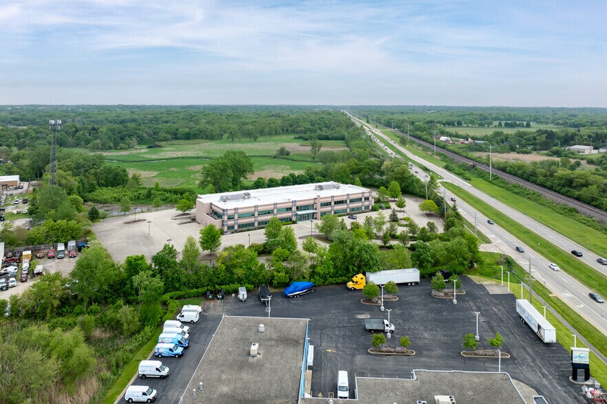 More Photos Of 28160 W Northwest Hwy, Lake Barrington Office For Lease