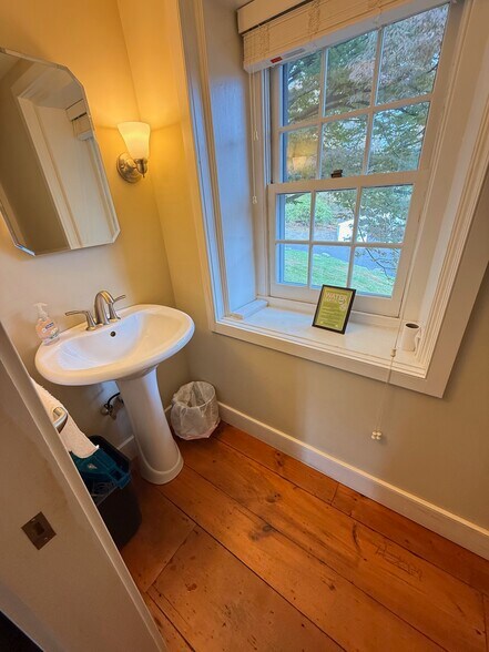 More Photos Of 1107 Taylorsville Rd, Washington Crossing Office For Lease