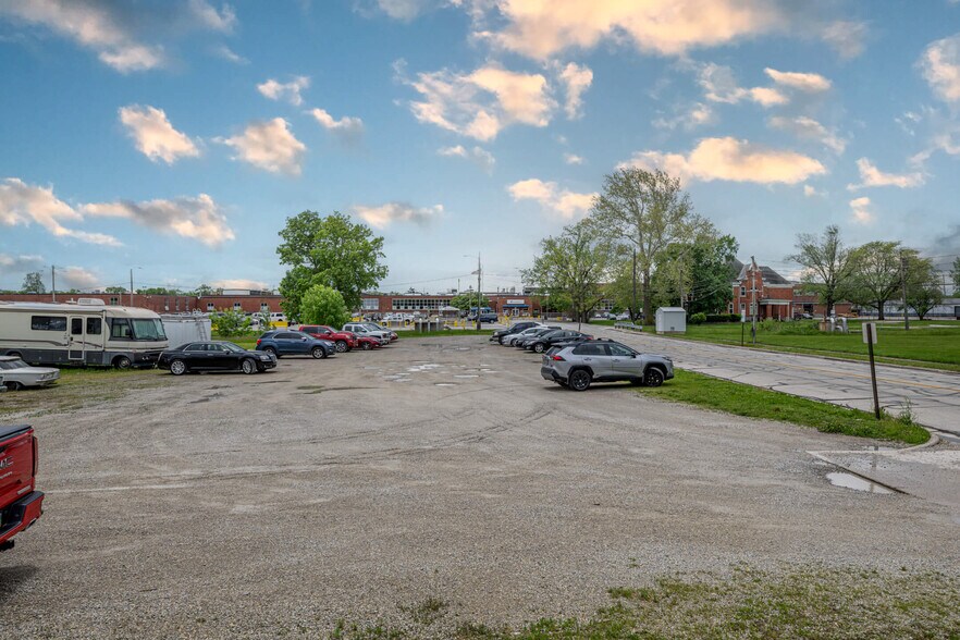 More Photos Of 1040 S Wayne St, Saint Marys Restaurant For Sale