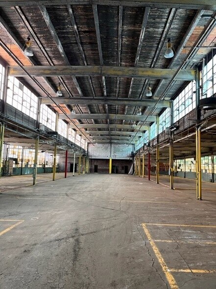 More Photos Of 1725-1769 London Rd, Cleveland Warehouse For Lease
