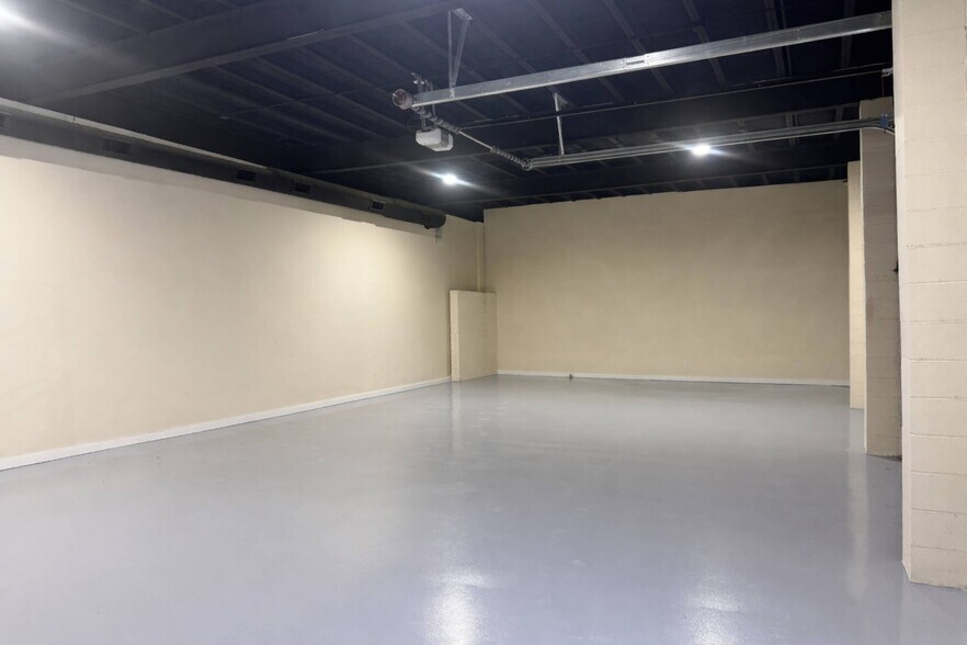 More Photos Of 320 S Wooster Ave, Dover Unknown For Lease