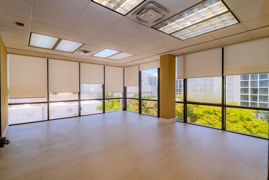 More Photos Of 930 Washington Ave, Miami Beach Office For Lease
