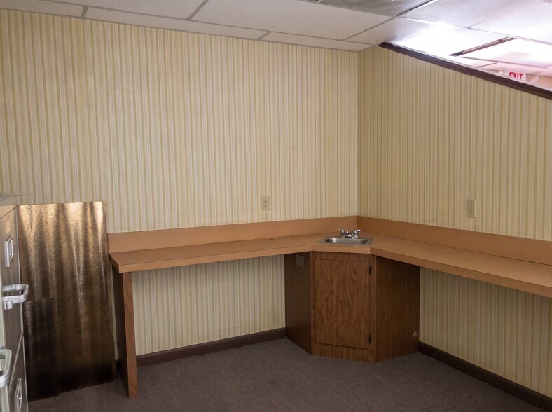More Photos Of 302 W Main St, Bowling Green Healthcare For Sale