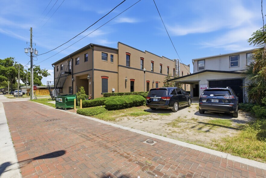 More Photos Of 61 N Central Ave, Umatilla Storefront Retail Office For Sale