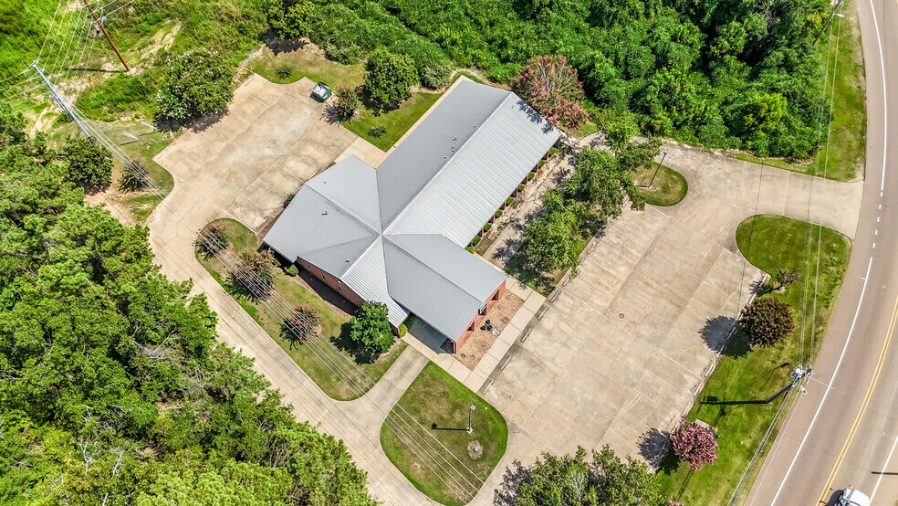 More Photos Of 1487 Belk Blvd, Oxford Office For Sale