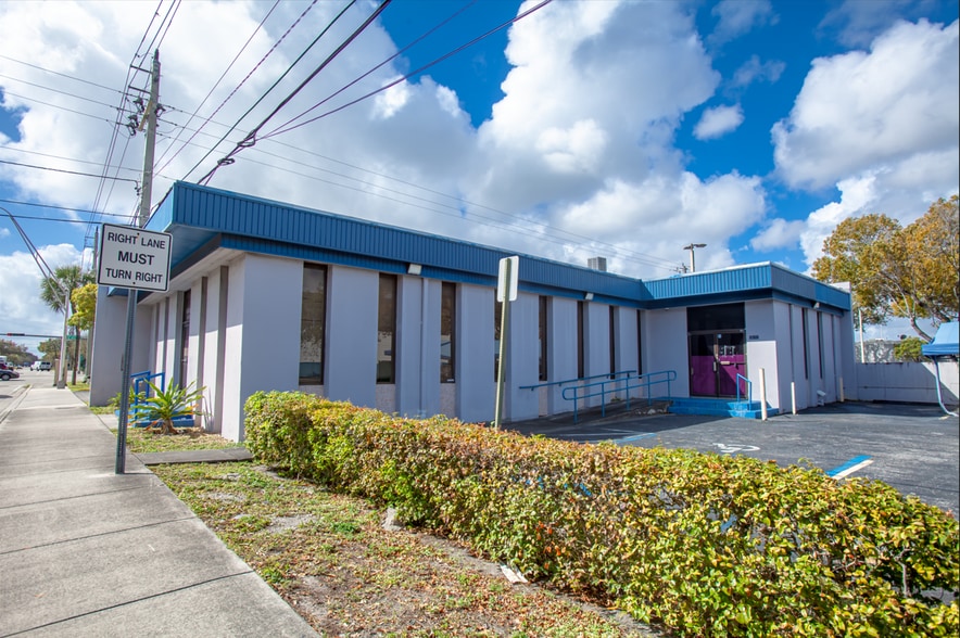 More Photos Of 16350 NE 12th Ave, North Miami Beach General Retail For Lease