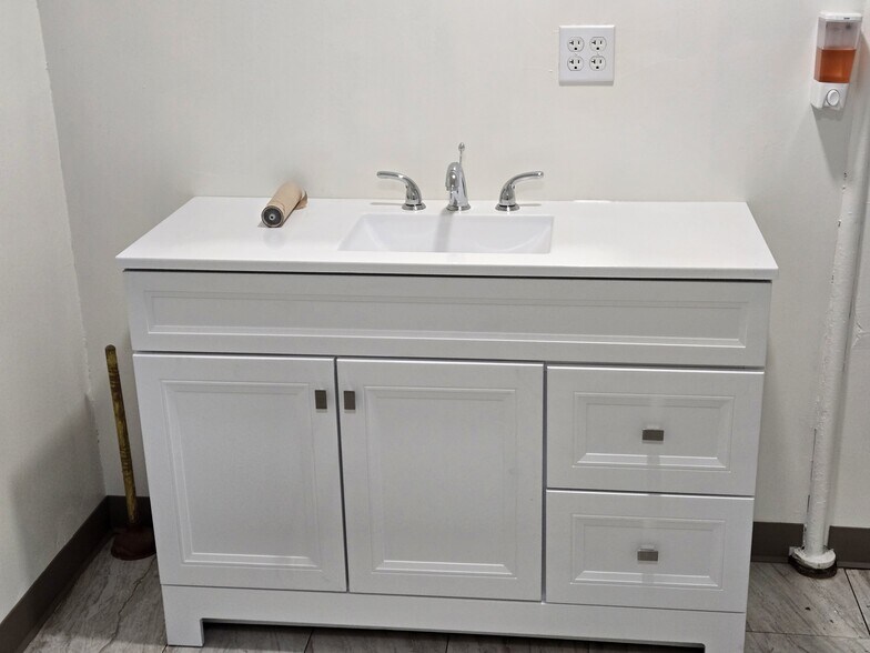 More Photos Of 10 Daisy Ave, Lodi Warehouse For Lease