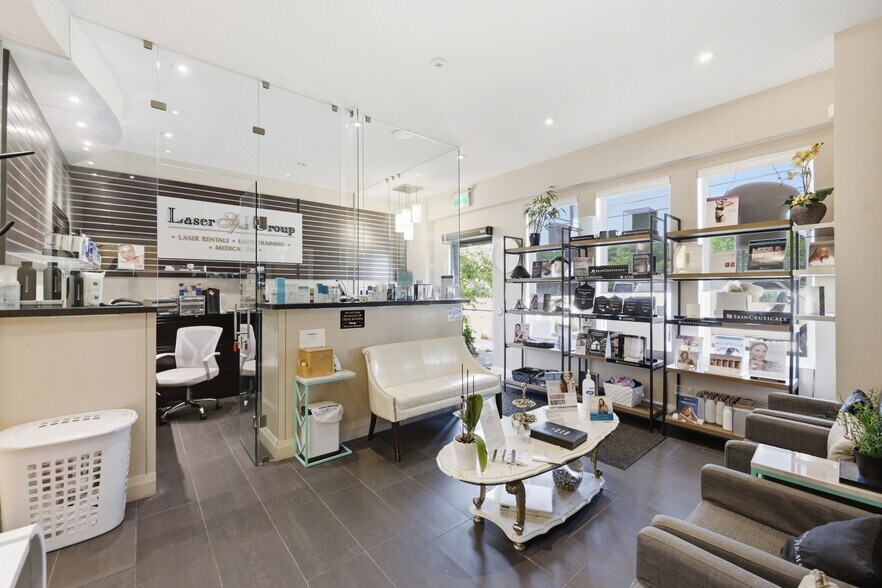 More Photos Of 58 King St W, Hamilton Office For Sale