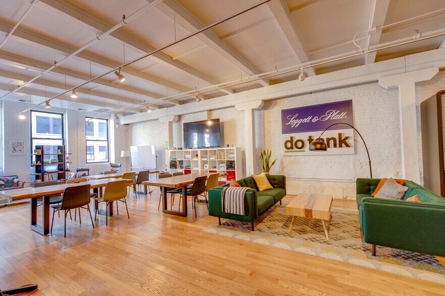 More Photos Of 9-15 W Hubbard St, Chicago Loft Creative Space For Lease