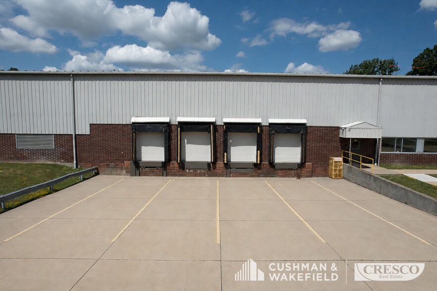 More Photos Of 30700 Aurora Rd, Solon Warehouse For Lease