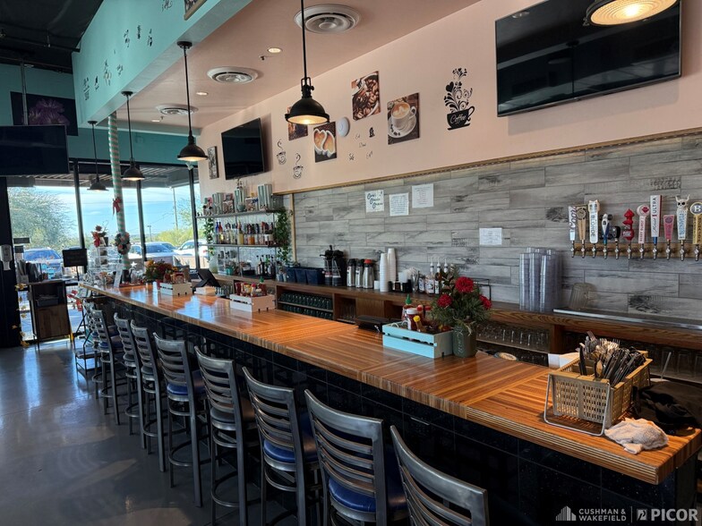 More Photos Of 9630 N Oracle Rd, Oro Valley Freestanding For Sale