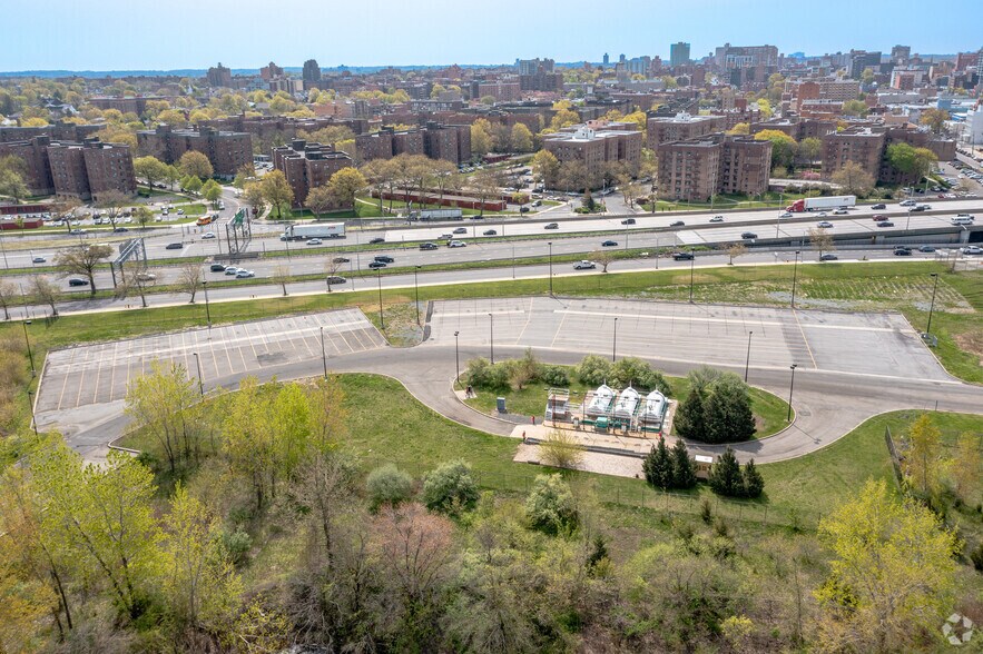 More Photos Of 25-70 Whitestone Expy, Whitestone Land For Lease