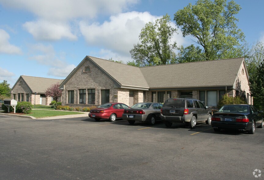 More Photos Of 2390 Woodlake Dr, Okemos Office For Lease