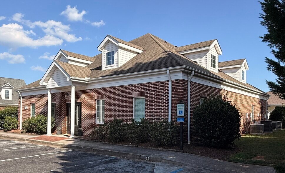 More Photos Of 369 Halton Rd, Greenville Medical For Sale