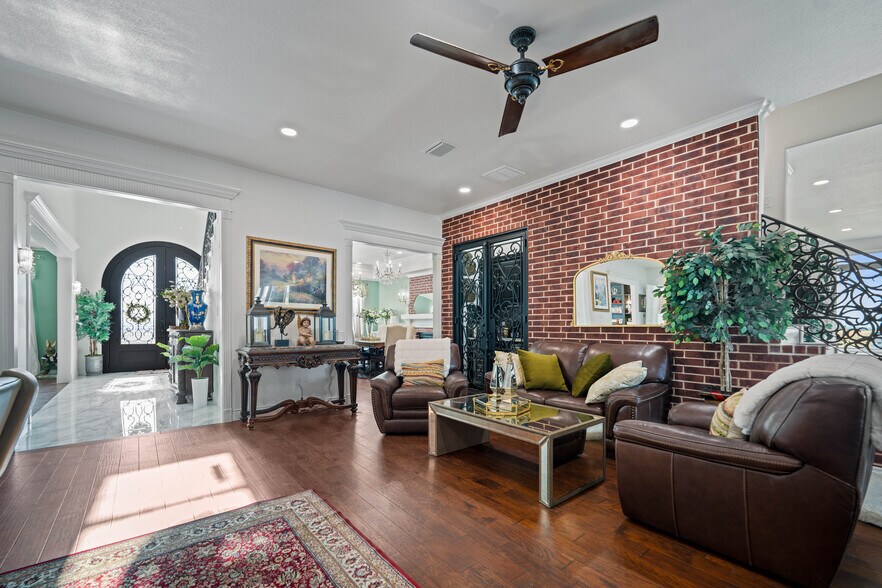 More Photos Of 741 County Road 159, Kenedy Flex For Sale