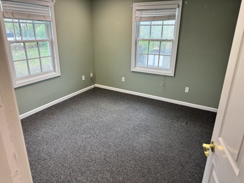 More Photos Of 216 Carleton Ave, East Islip Office For Lease