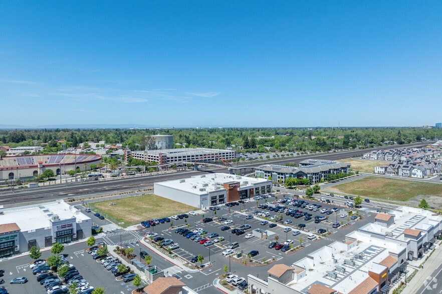 More Photos Of 3680 Crocker Dr, Sacramento Unknown For Lease