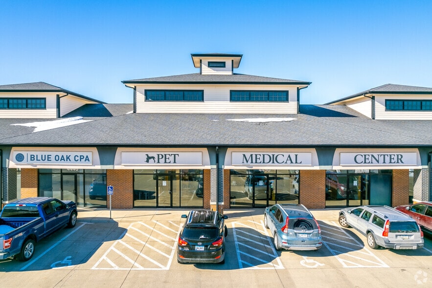 More Photos Of 4444-4456 NW 128th St, Urbandale Office For Sale