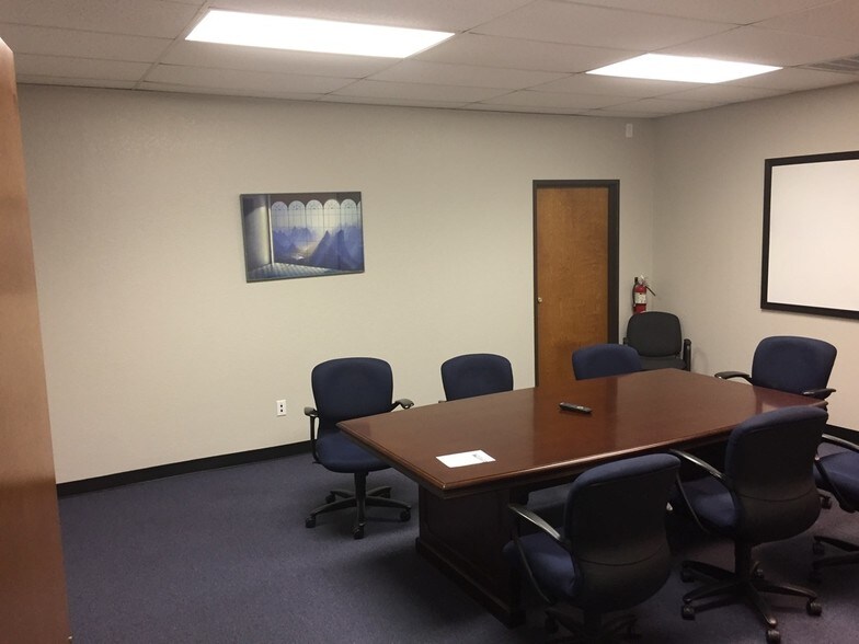 More Photos Of 337 Oaks Trl, Garland Office For Lease