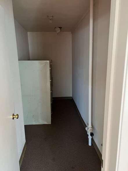 More Photos Of 1725-1731 W 16th St, Merced Warehouse For Lease