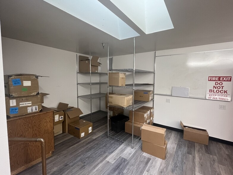 More Photos Of 211 Fern St, Santa Cruz Showroom For Sale
