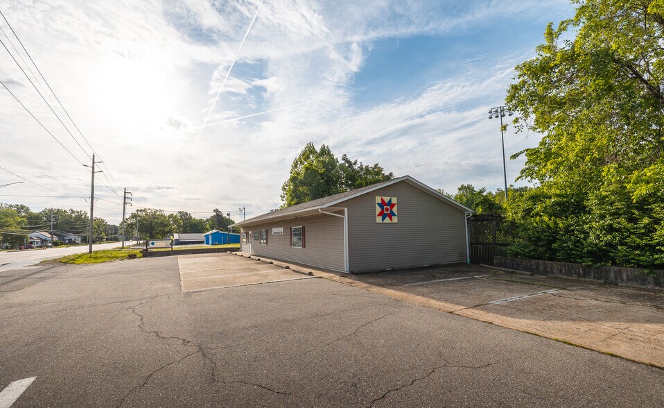 More Photos Of 404 MO-72, Rolla General Retail For Sale