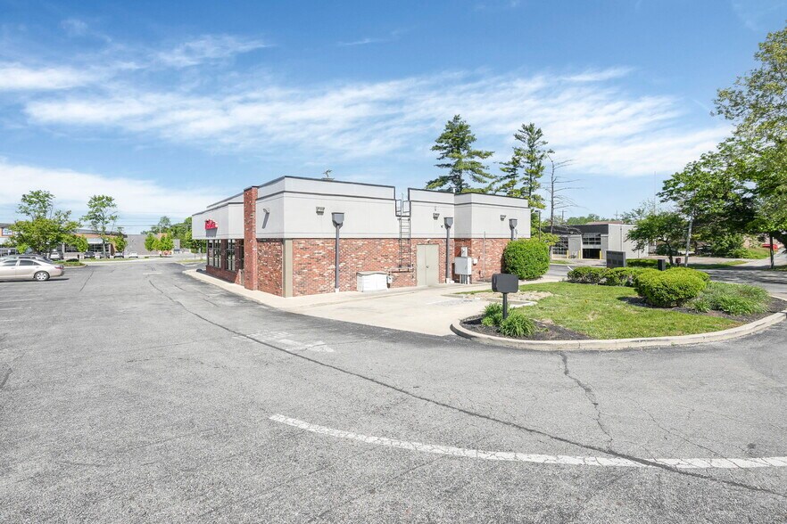 More Photos Of 5470 N High St, Columbus Fast Food For Sale