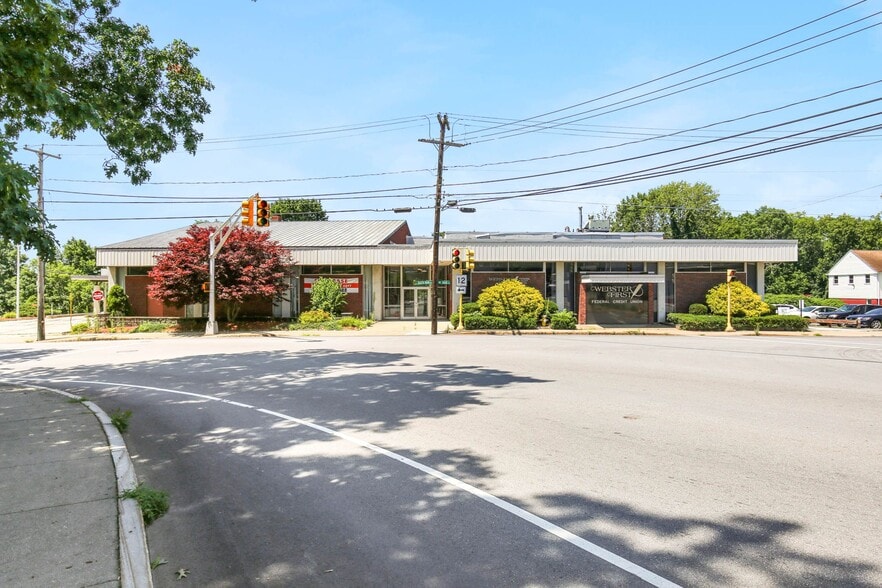 More Photos Of 1 N Main St, Webster Bank For Sale