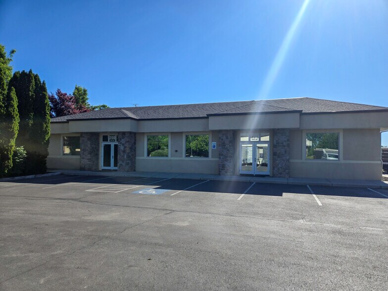 More Photos Of 200 N Seneca Springs Way, Star Office For Lease