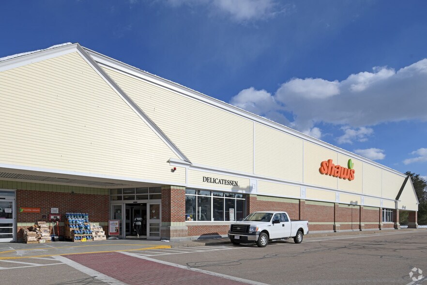 More Photos Of 65 Main St, Medway Unknown For Lease