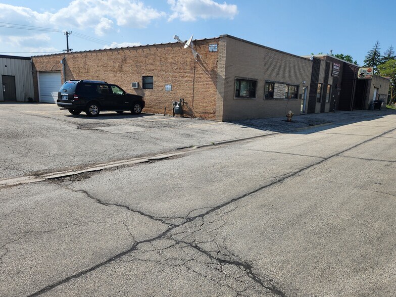 More Photos Of 2708-2714 S 9th Ave, Broadview Manufacturing For Sale