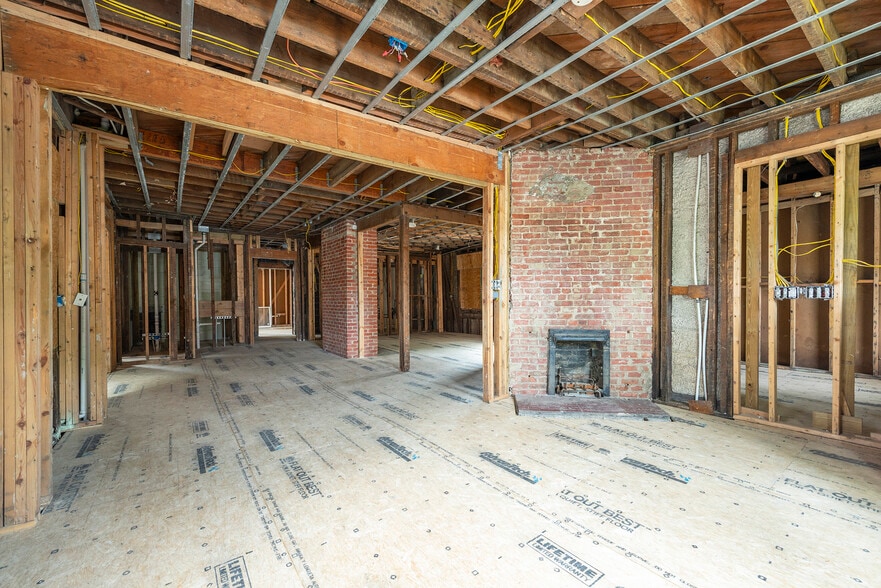 More Photos Of 5 All Souls Cres, Asheville Freestanding For Lease