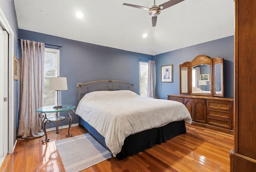 More Photos Of 801 Hughes Dr, Hamilton Office Residential For Sale