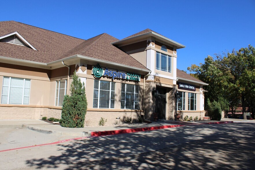 More Photos Of 1650 W Northwest Hwy, Grapevine Medical For Lease