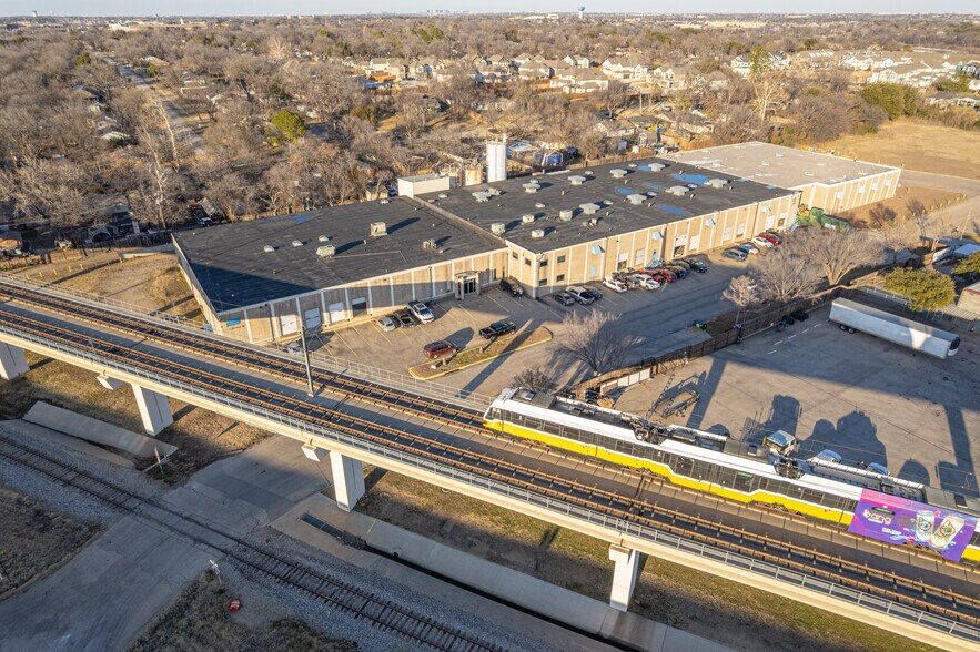 Primary Photo Of 1420 Vinylex Dr, Carrollton Distribution For Sale