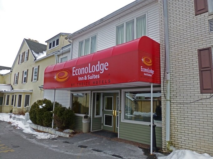 More Photos Of 2017 Bernville Rd, Reading Hotel For Sale